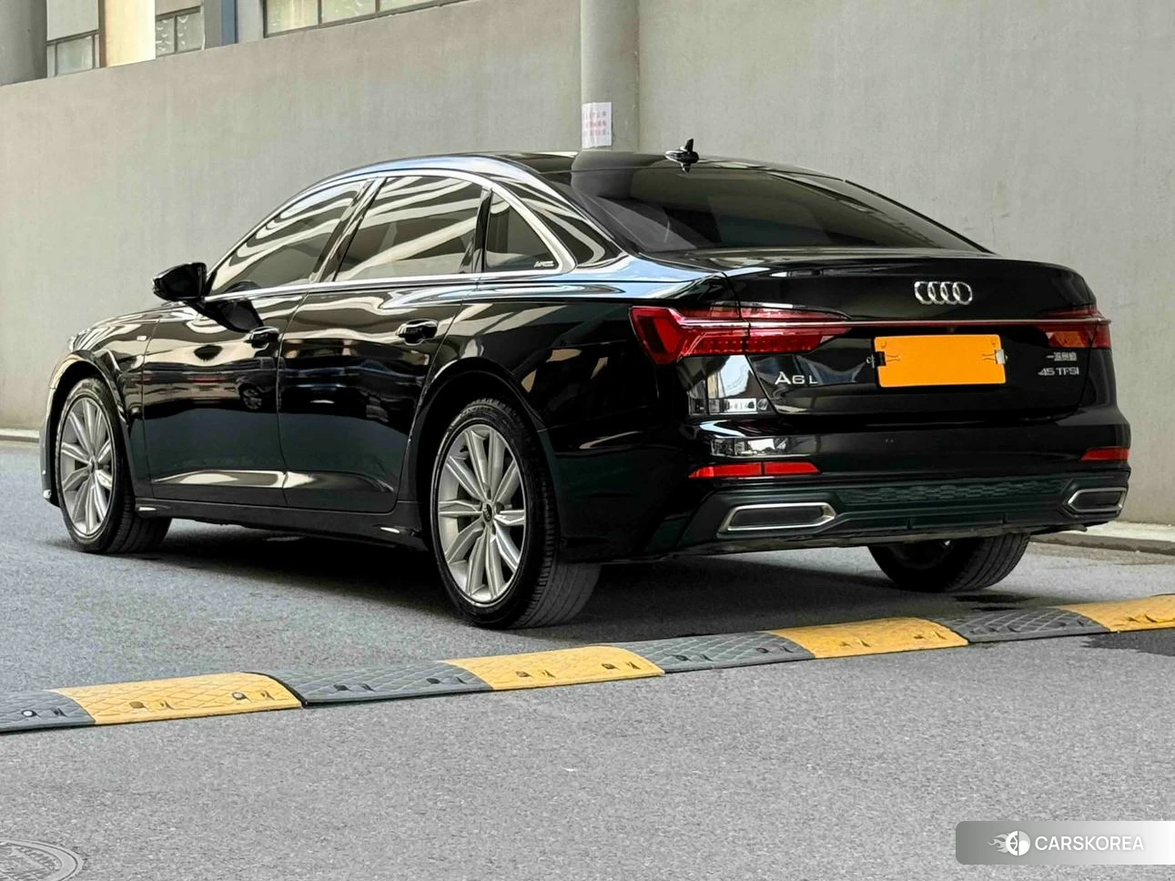 Audi A6L 2021 Черный из Китая, фото 3