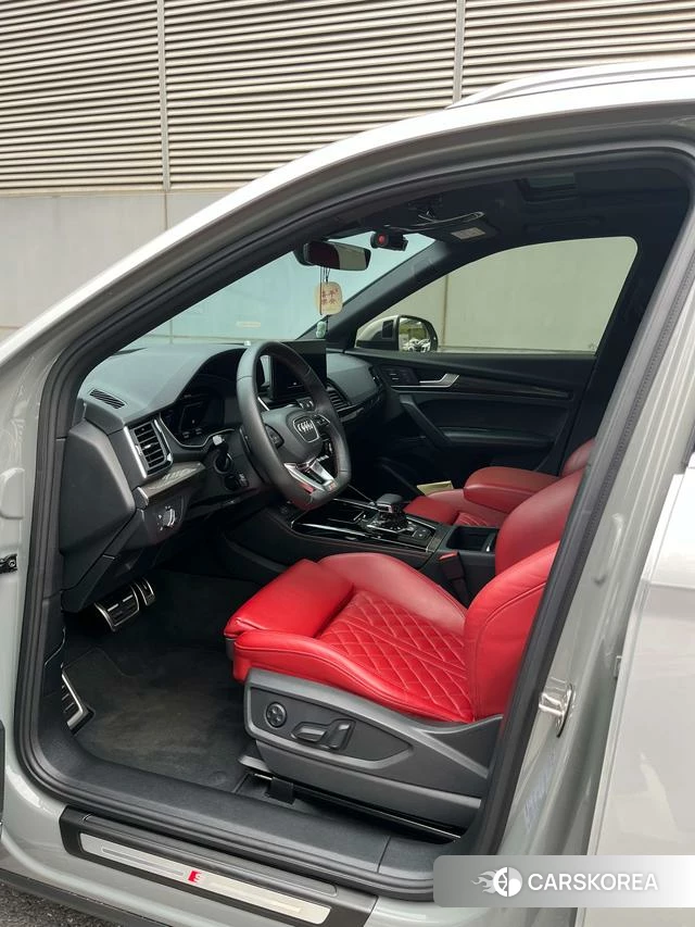Audi SQ5 2023 Серебристо-серый из Китая, фото 4