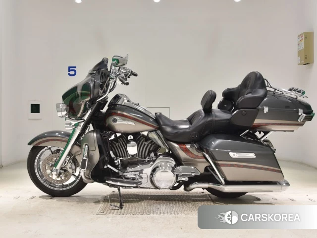 Проданный Harley-Davidson Electra Glide FLHTKSE1800 CVO 2016 из Японии, фото 3