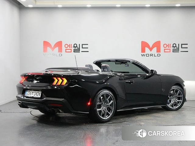 Ford Mustang 7th Generation 2025 Черный из Кореи, фото 3