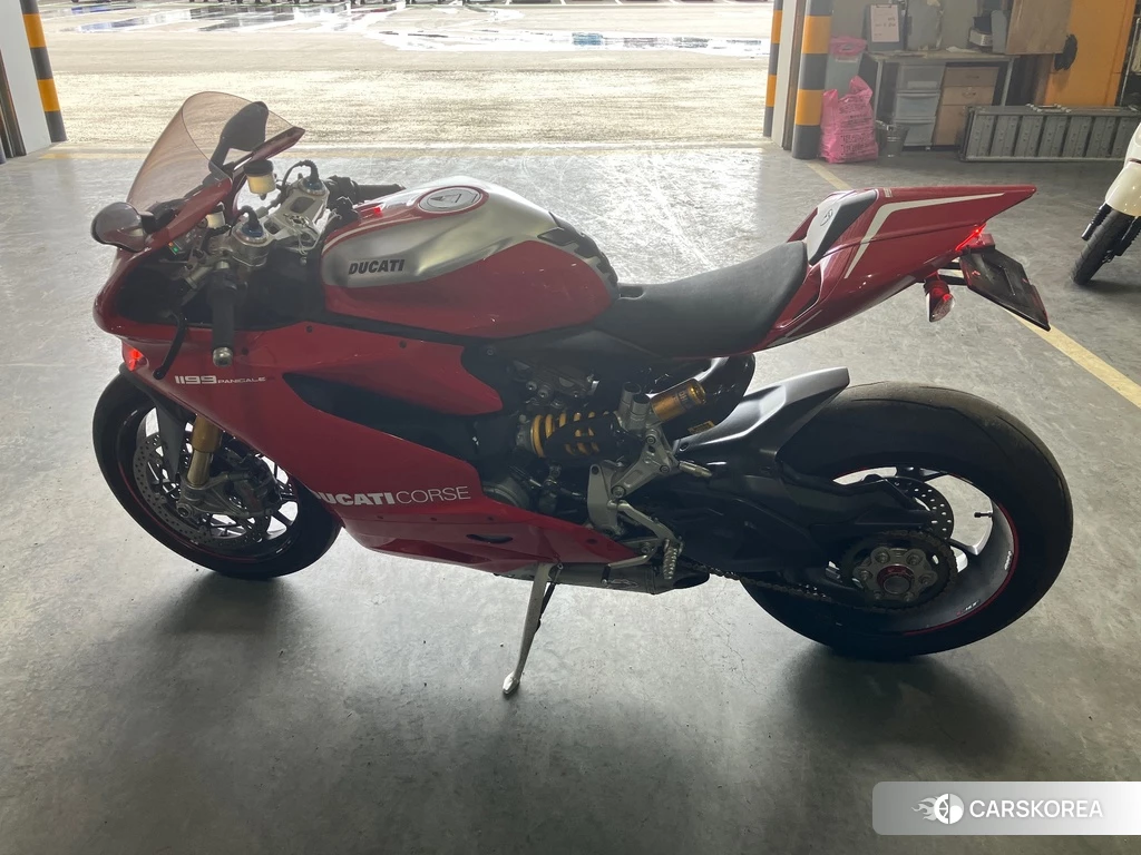 Проданный Ducati 1199 PANIGALE R 2014 из Японии, фото 2