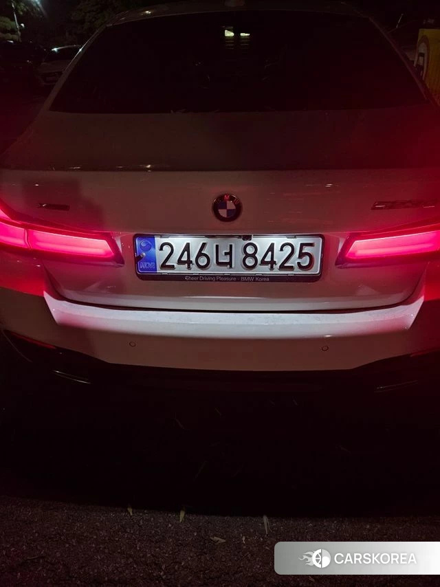 BMW 5 Series (G30) 2022 Белый из Кореи, фото 2
