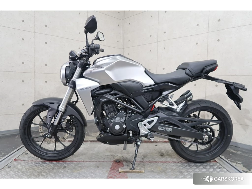 Проданный Honda CB250R 2018 из Японии, фото 2
