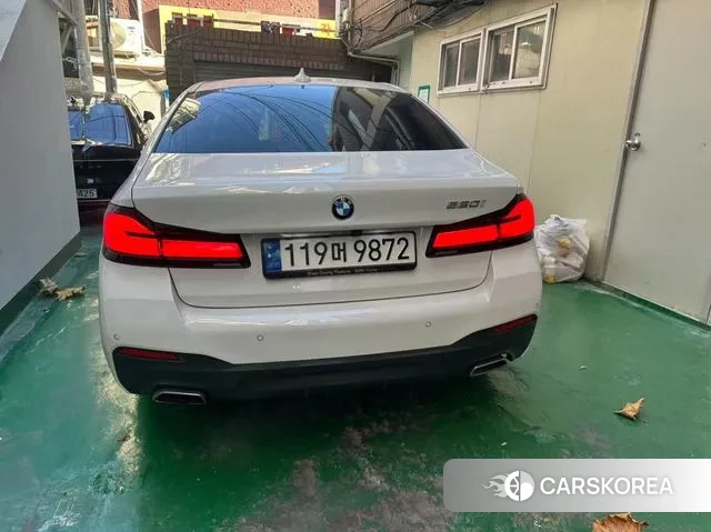 BMW 5 Series (G30) 2022 Белый из Кореи, фото 2