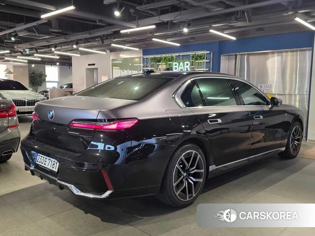 BMW 7 Series (G70) 2023 Черный из Кореи, фото 6