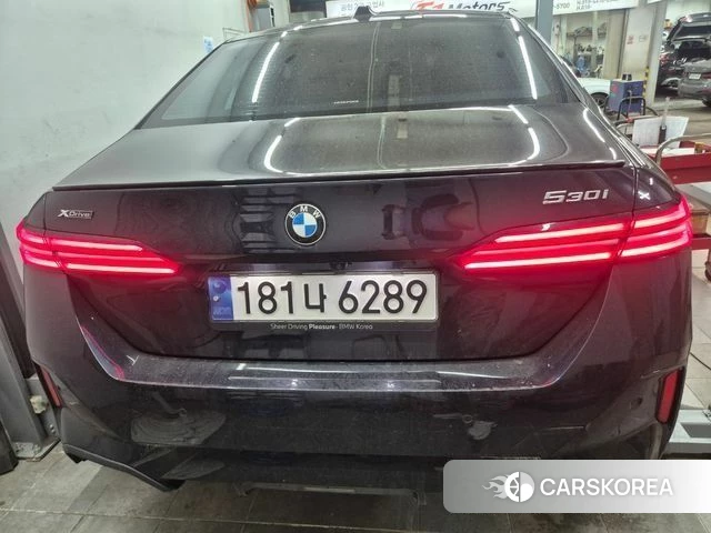 BMW 5 Series (G60) 2024 Черный из Кореи, фото 2