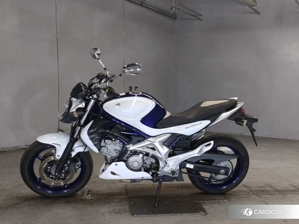 Проданный Suzuki GLADIUS 400 2010 из Японии, фото 2