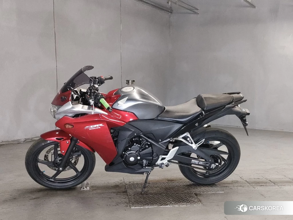 Проданный Honda CBR250R 2011 из Японии, фото 2