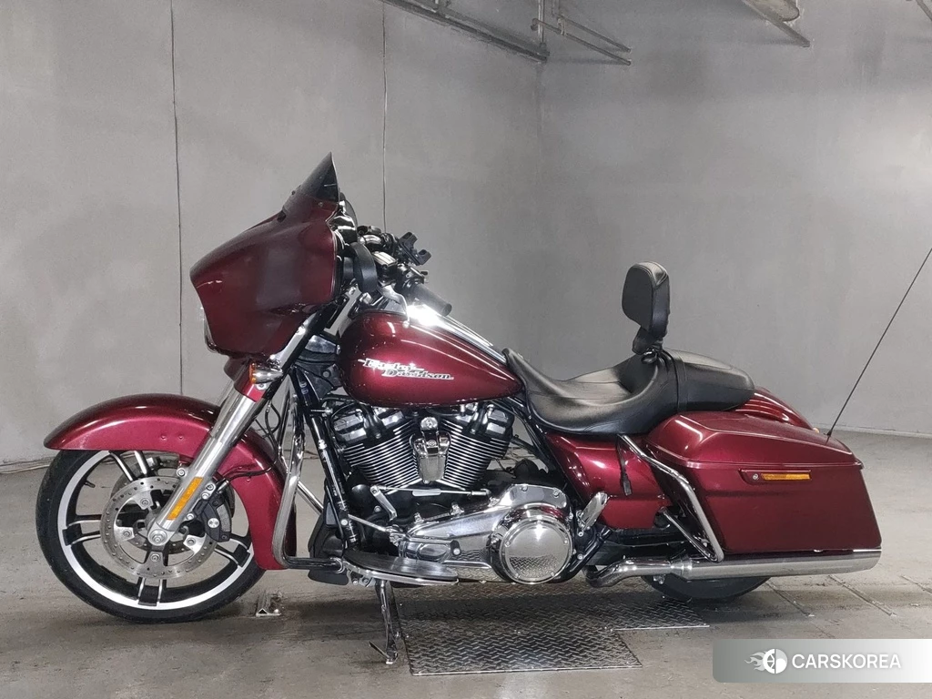 Проданный Harley-Davidson Street Glide FLHXS1750 2017 из Японии, фото 2