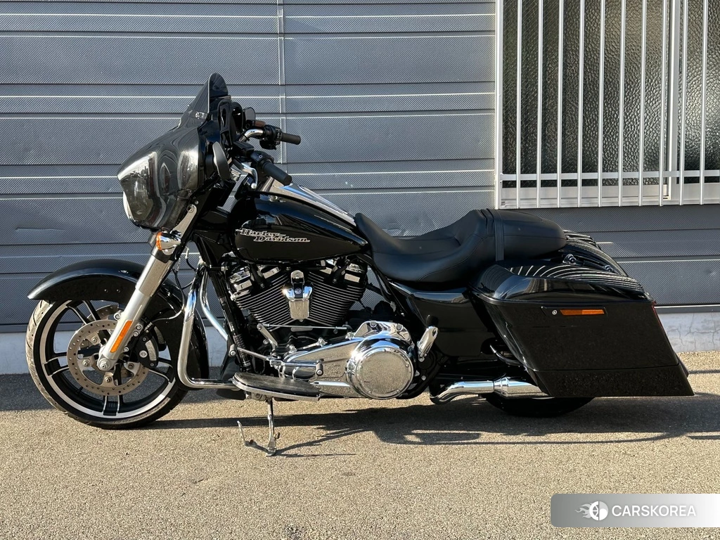 Проданный Harley-Davidson Street Glide FLHXS1690 2017 из Японии, фото 2