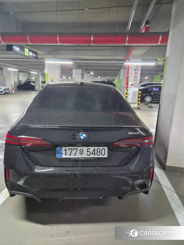 BMW 5 Series (G60) 2025 Черный из Кореи, фото 2