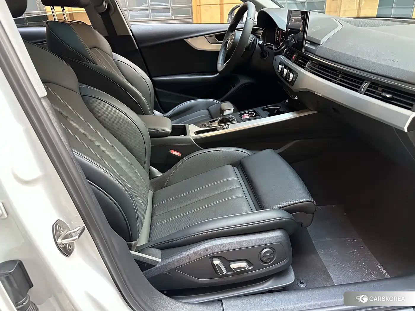 Audi A4L id 4617057 из Китая 12