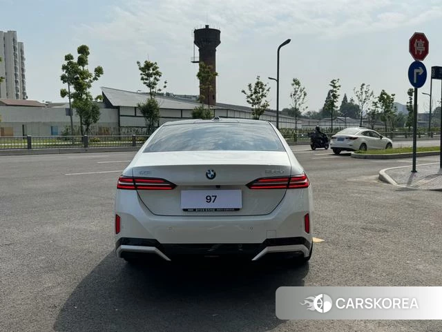 BMW 5 series 2024 Белый из Китая, фото 2