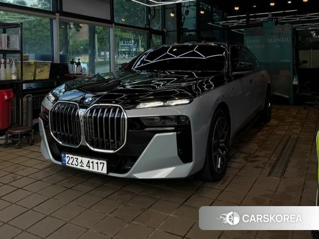 BMW 7 Series (G70) 2024 Черный двухцветный из Кореи, фото 4