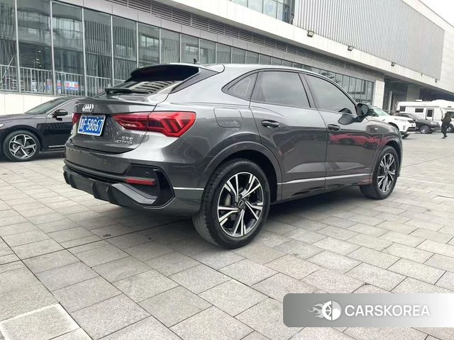 Audi Q3 Sportback 2023 Темно-серый из Китая, фото 2