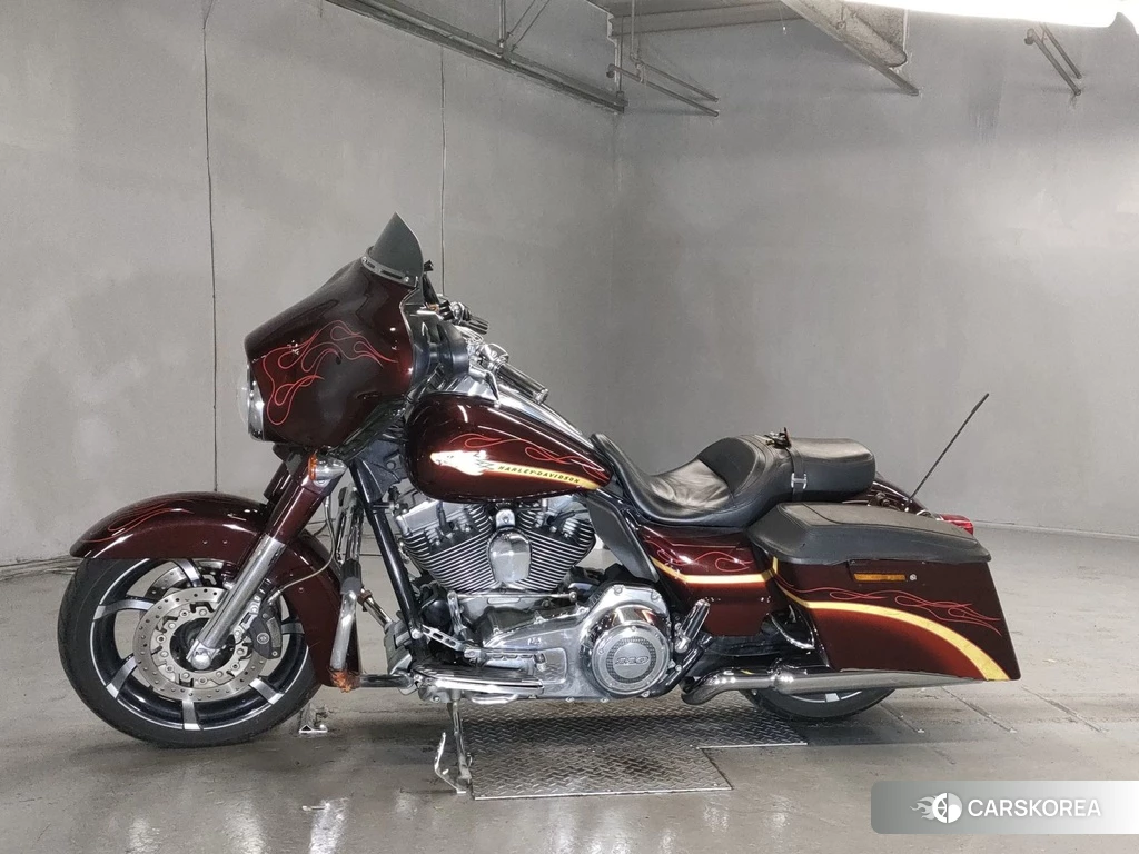 Проданный Harley-Davidson Street Glide FLHXSE1800 CVO 2010 из Японии