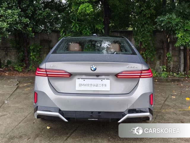 BMW 5 series 2024 Серебристо-серый из Китая, фото 5