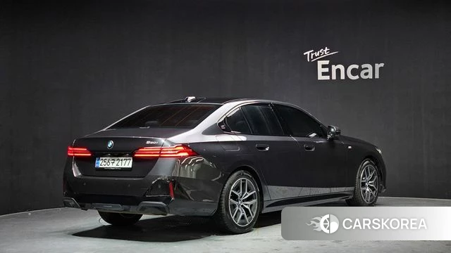 BMW 5 Series (G60) id 4185707 из Кореи 12