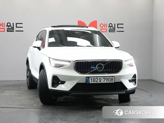 Volvo XC40 2024 Белый из Кореи, фото 2