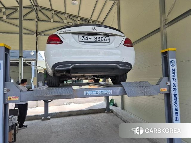 Mercedes-Benz C-Class W205 2018 Белый из Кореи, фото 2