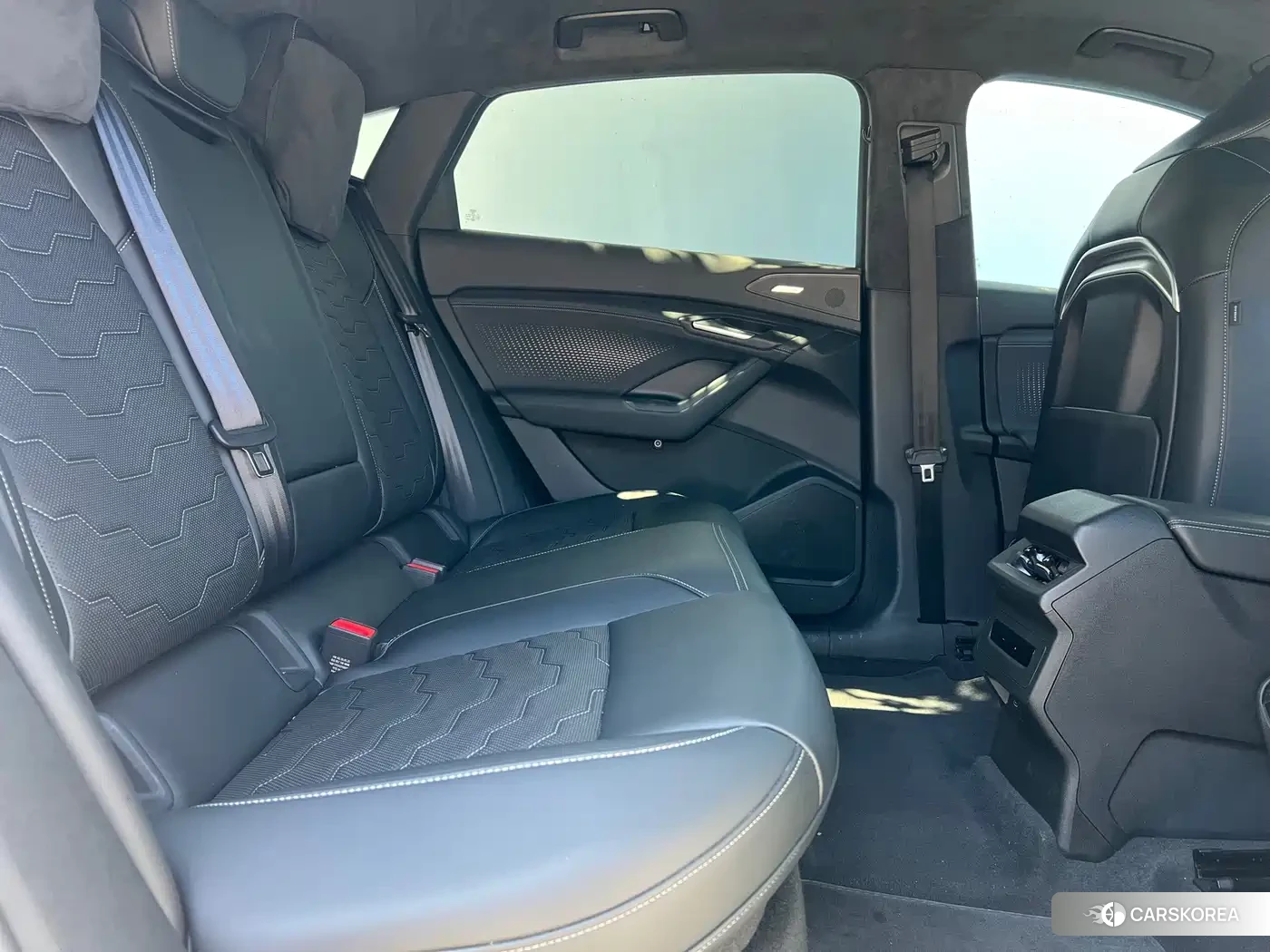 Audi Q6L 2025 Белый из Китая, фото 2