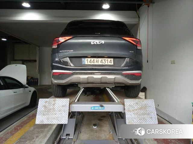 Kia Sportage 5th Generation Hybrid 2023 Серый из Кореи, фото 2
