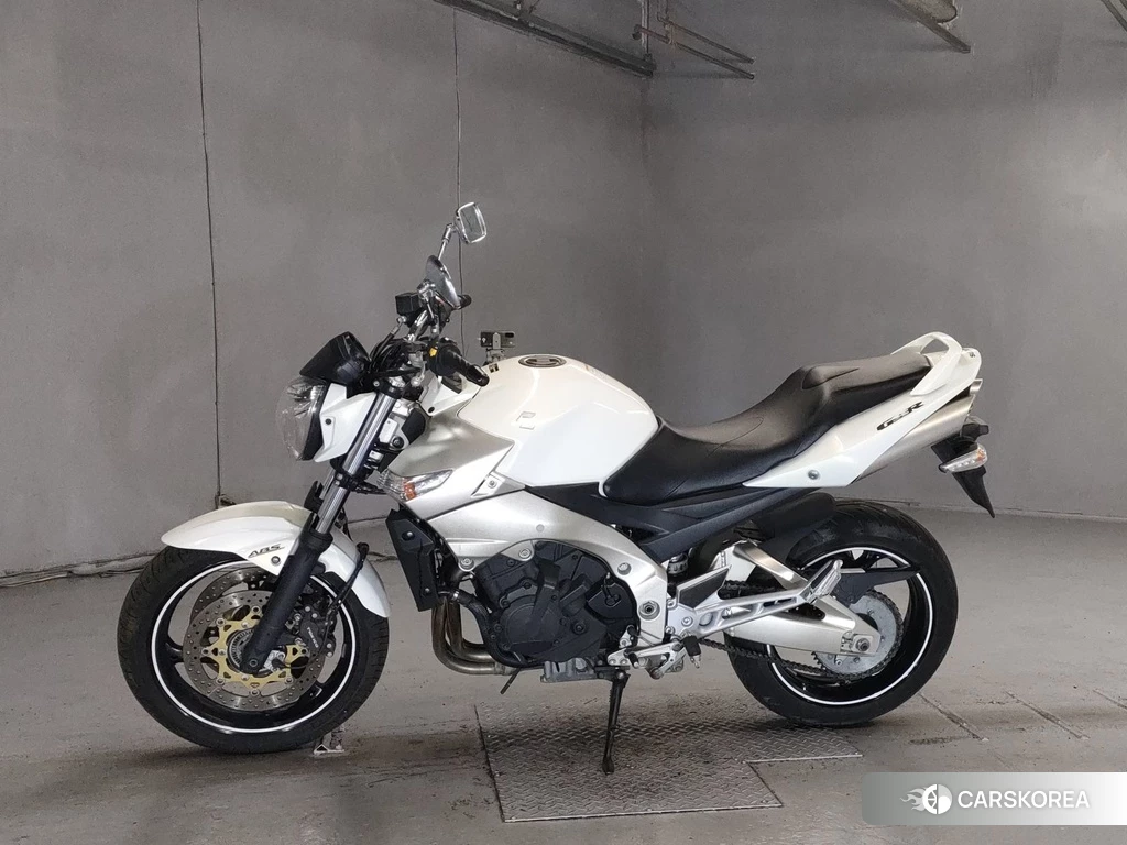 Проданный Suzuki GSR400 2010 из Японии, фото 2
