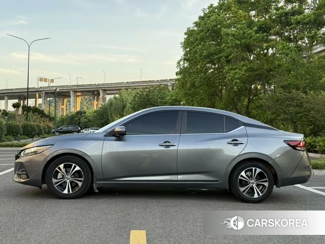 Nissan Xuan Yi 2022 Темно-серый из Китая, фото 2