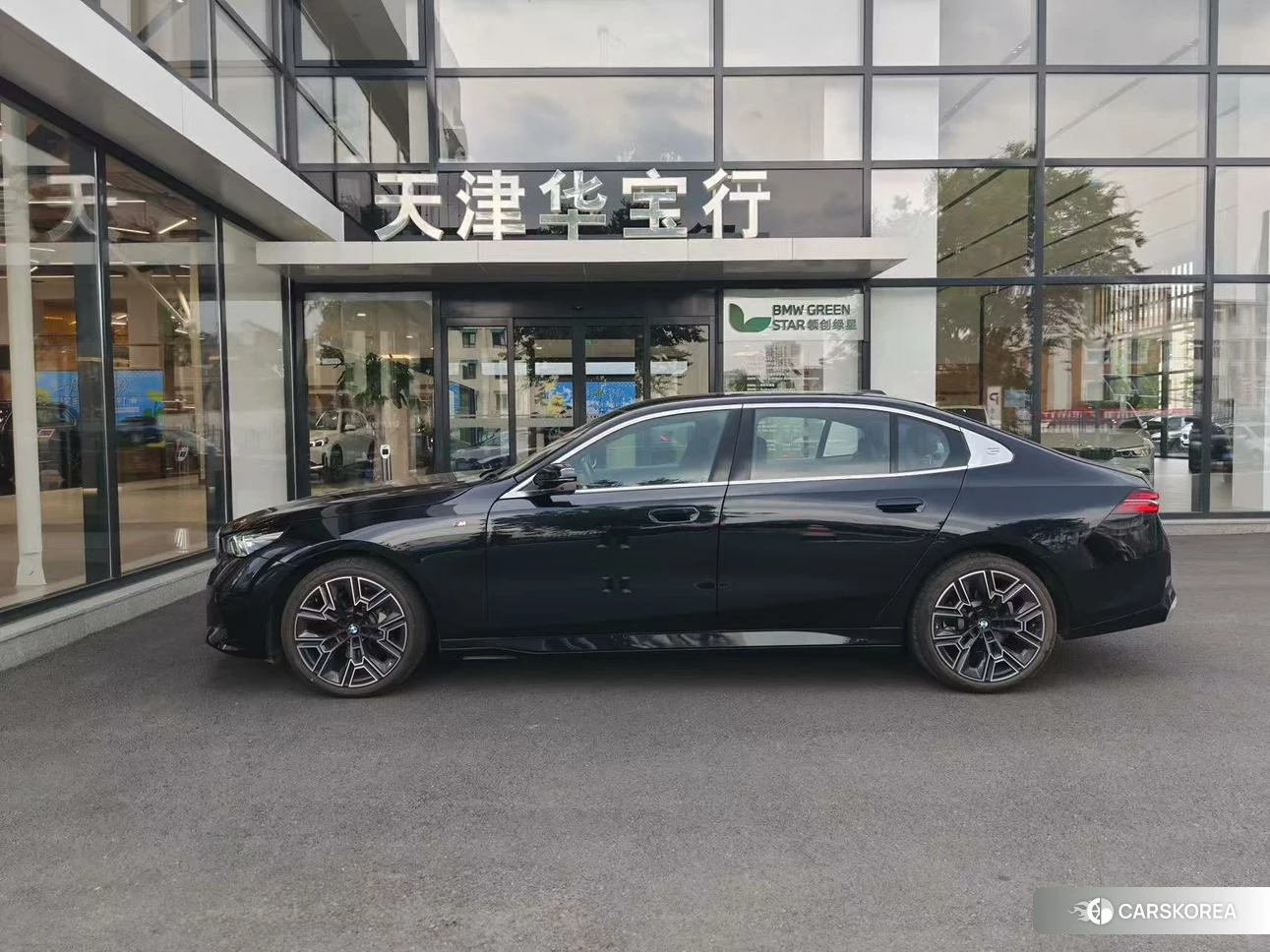 BMW 5 series 2024 Черный из Китая, фото 2