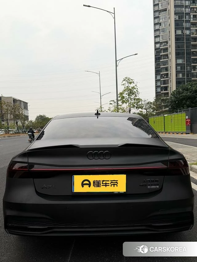 Audi A7L 2022 Черный из Китая, фото 2