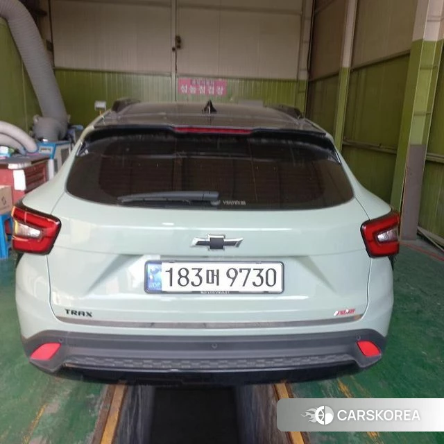 Chevrolet (GM Daewoo) Trax Crossover 2023 Зеленый из Кореи, фото 2