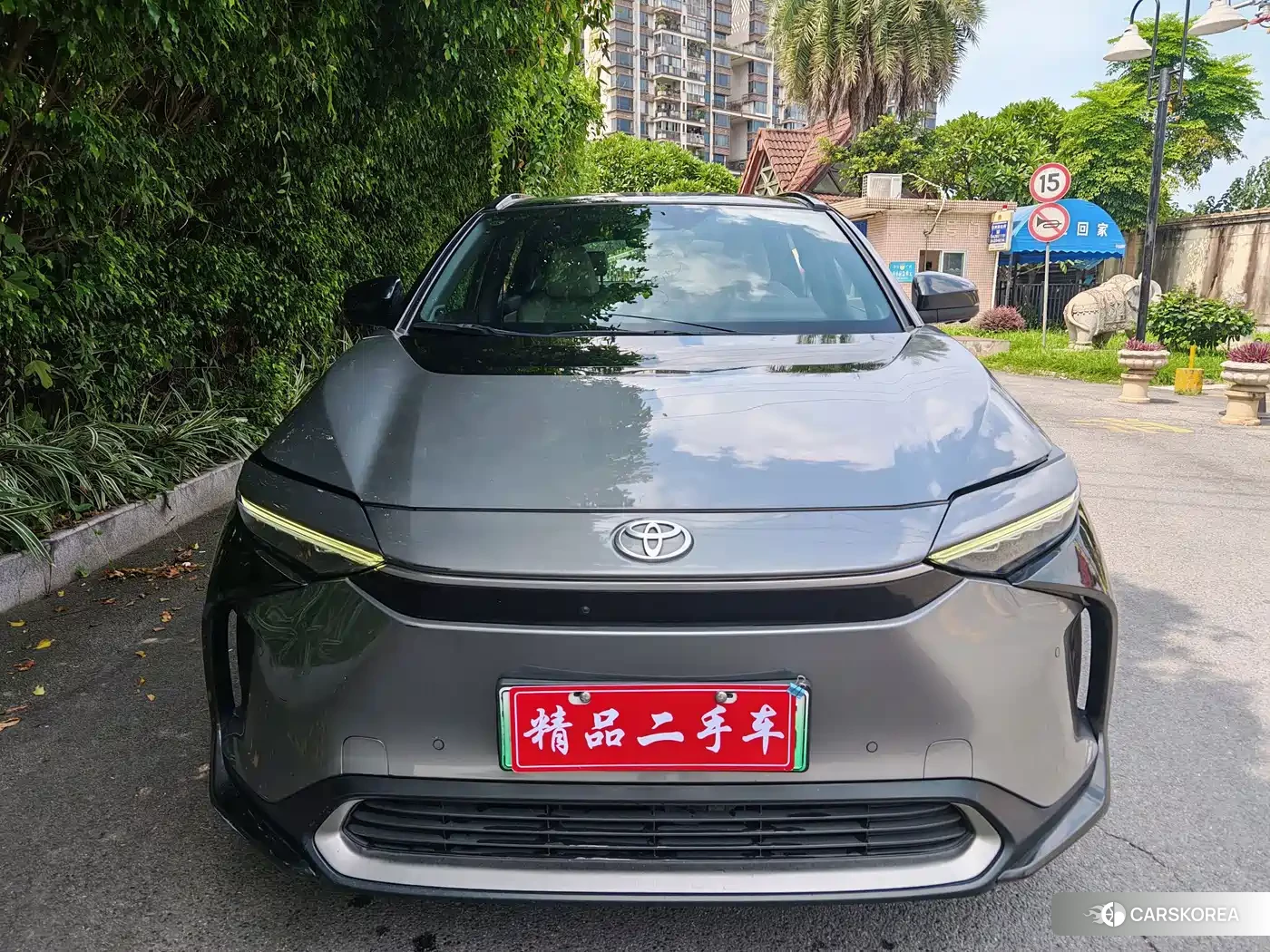 Toyota bZ4X 2022 Silver/gray из Китая, фото 2