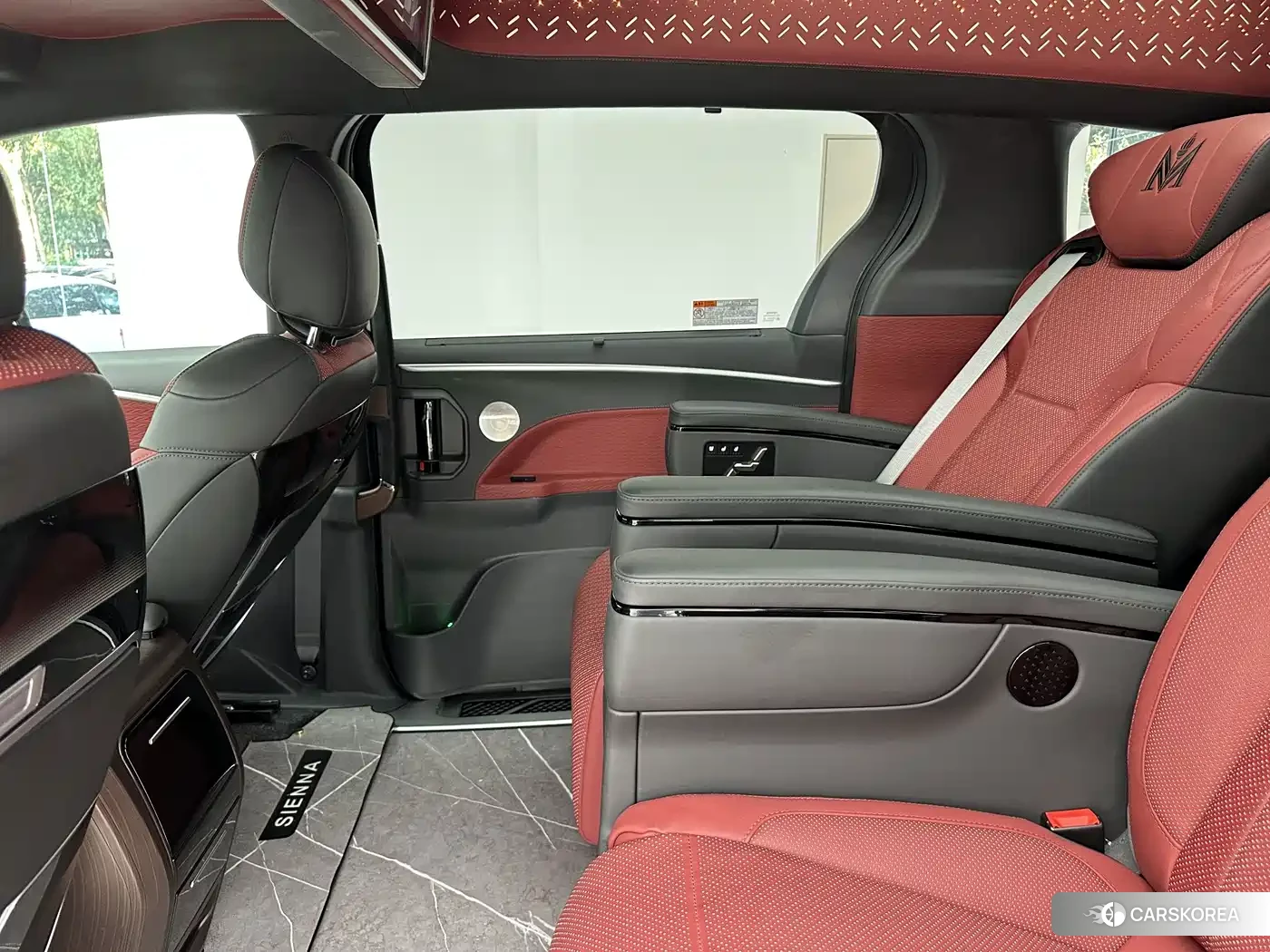 Toyota Sienna id 4655169 из Китая 12