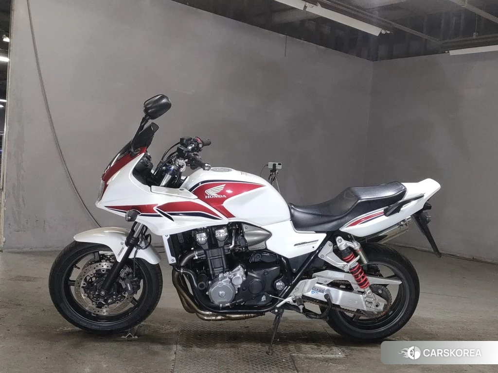 Проданный Honda CB1300SF BOLDOR 2010 из Японии, фото 2