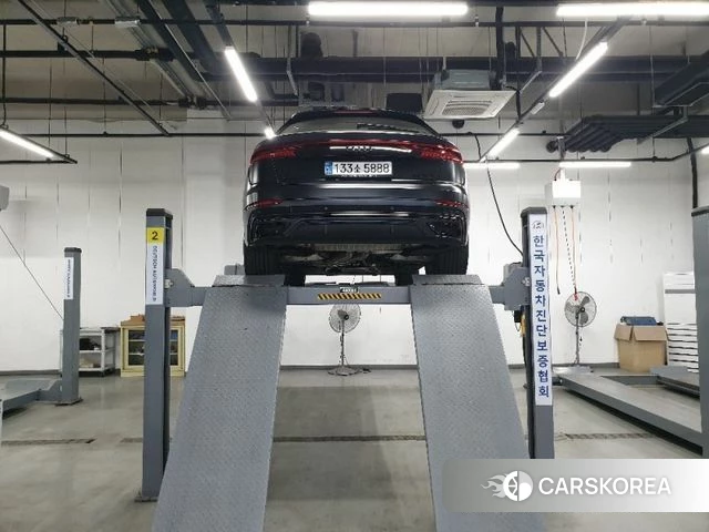 Audi Q8 (4M) 2023 Белый из Кореи, фото 2