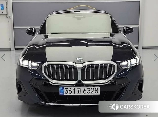 BMW 5 Series (G60) 2024 Черный из Кореи, фото 2
