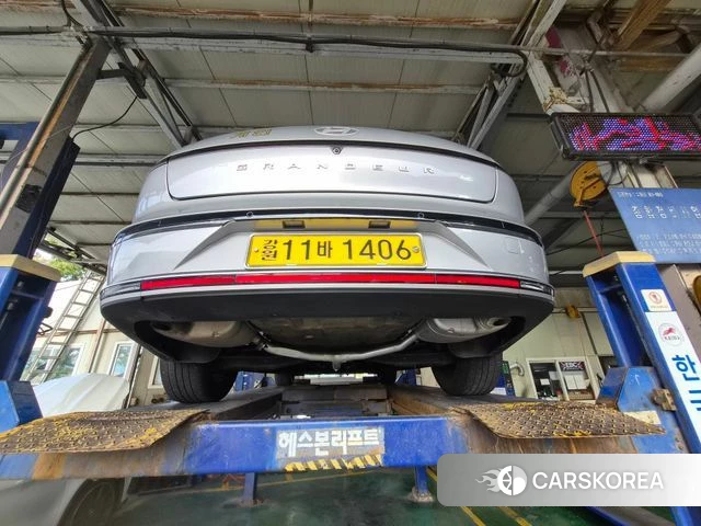 Hyundai Grandeur (GN7) 2023 Серебристо-серый из Кореи, фото 2