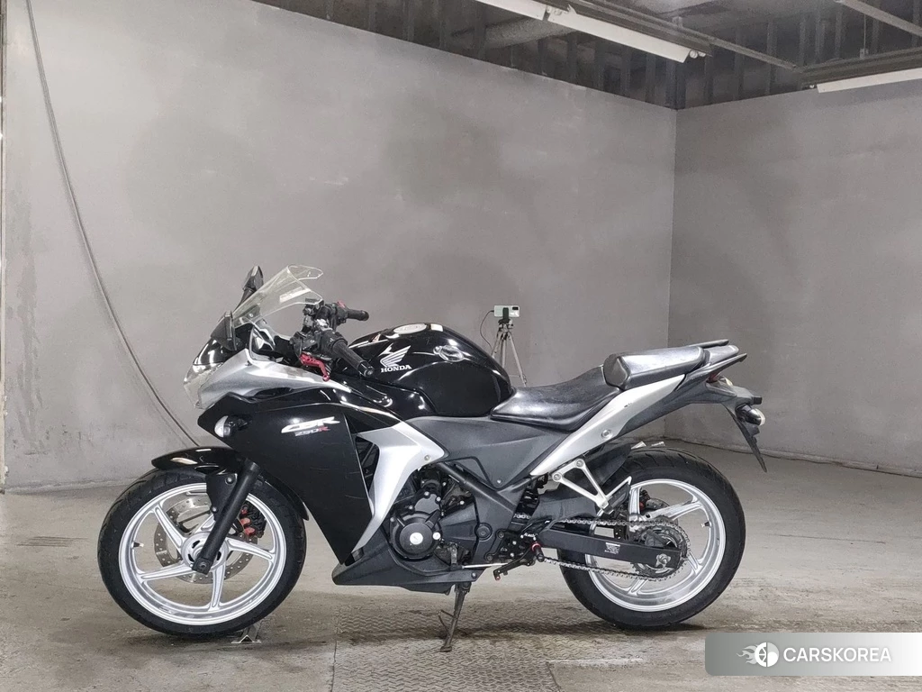 Проданный Honda CBR250R 2011 из Японии