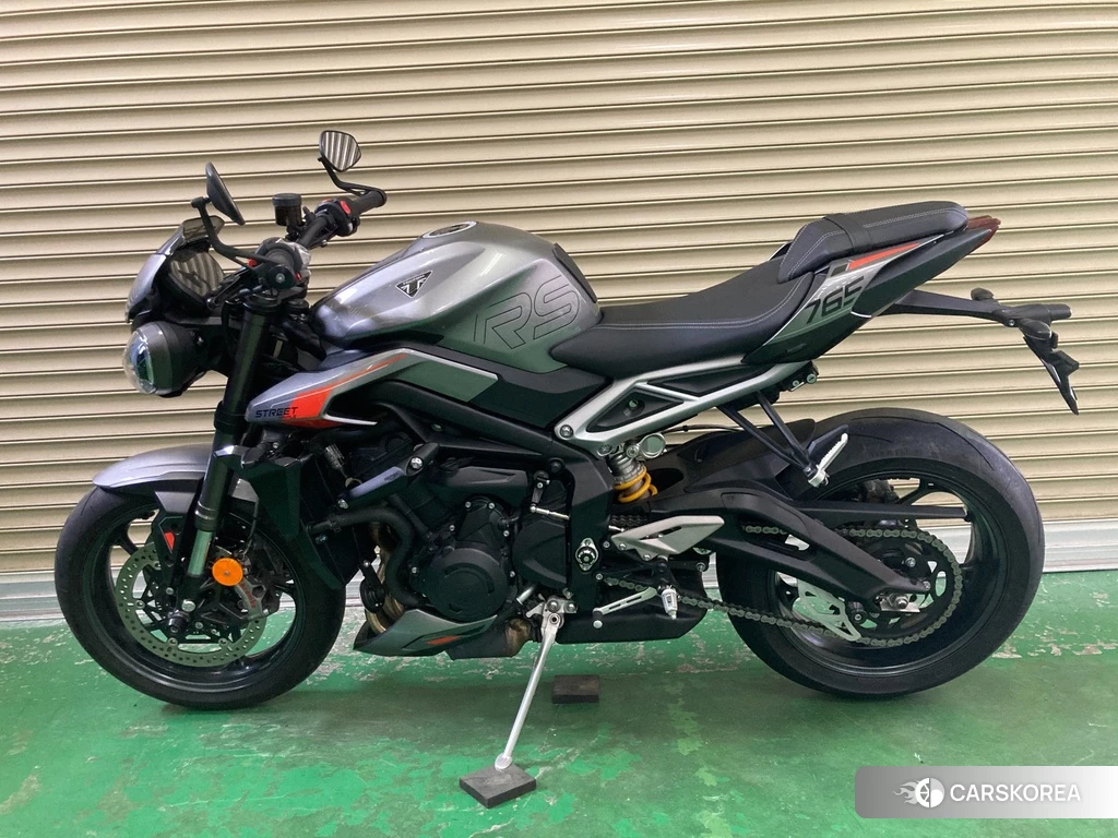 Проданный Triumph STREET TRIPLE 765 RS 2023 из Японии