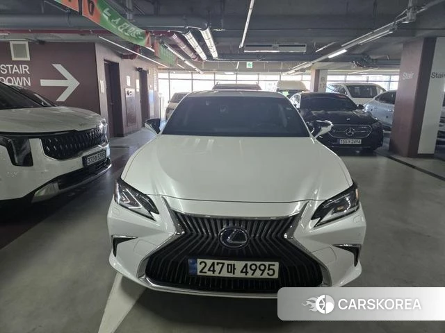 Lexus ES300h 7th generation 2021 Белый из Кореи, фото 2