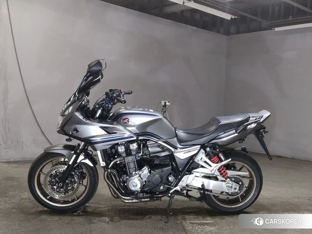 Проданный Honda CB1300SF BOLDOR 2017 из Японии