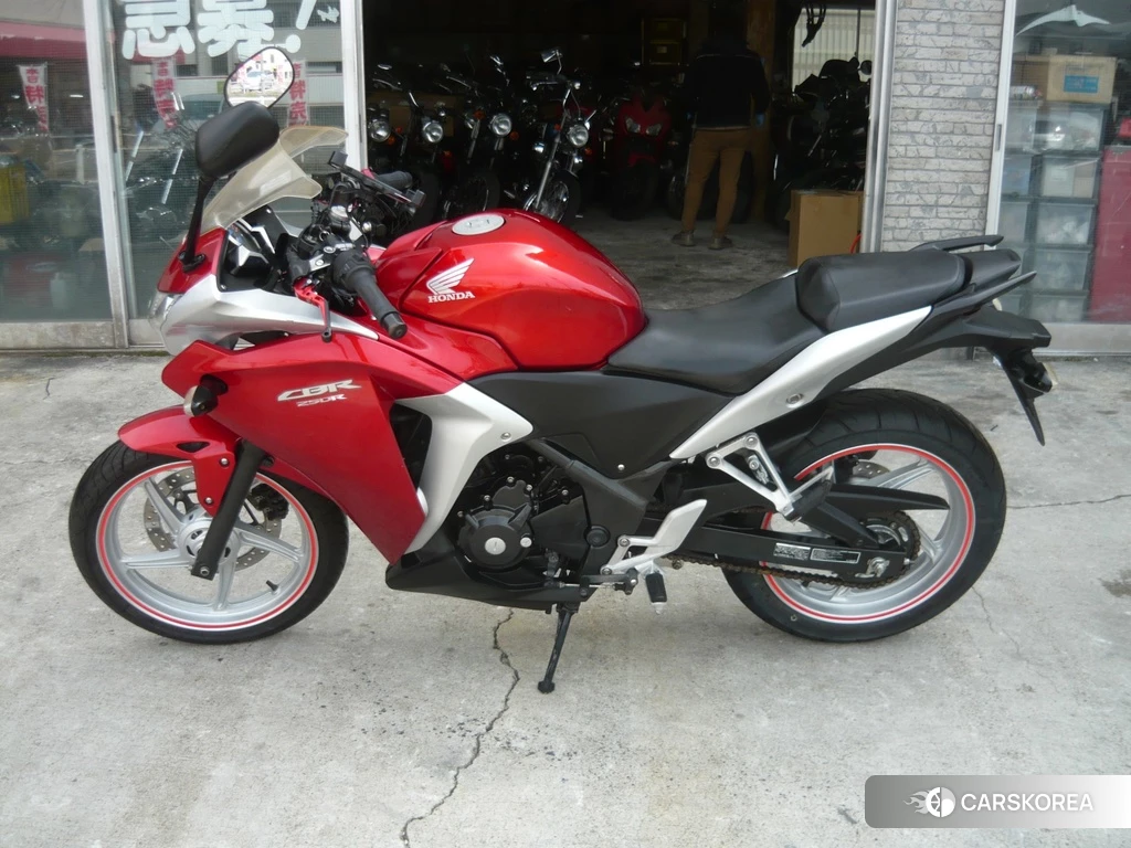Проданный Honda CBR250R 2011 из Японии