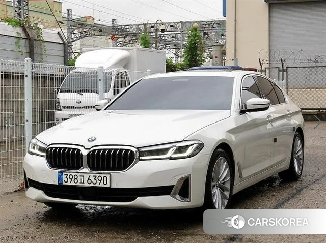 BMW 5 Series (G30) 2022 Белый из Кореи, фото 2