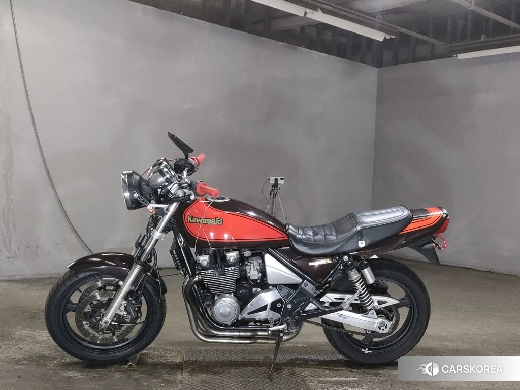 Проданный Kawasaki ZEPHYR 400 2011 из Японии