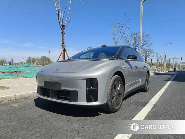 Ideal car Ideal i6 2026 Серебристо-серый из Китая, фото 2