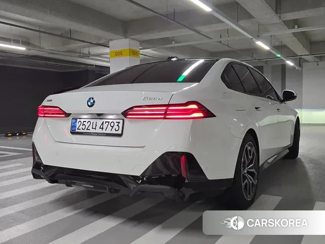 BMW 5 Series (G60) 2025 Белый из Кореи, фото 5