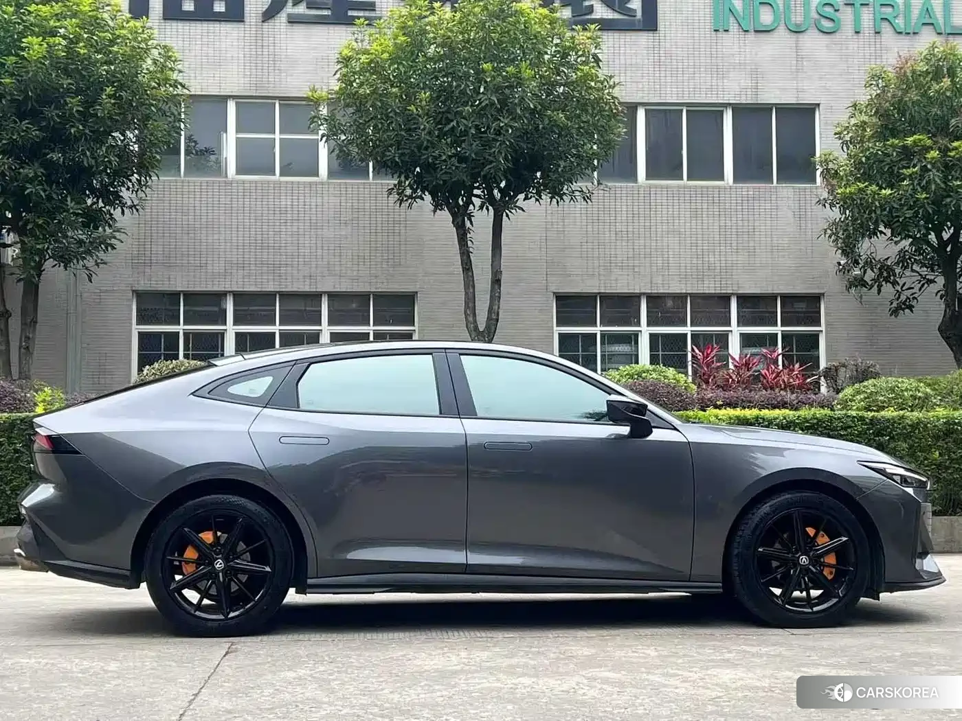 Chang'an Changan UNI-V 2023 Silver/gray из Китая, фото 2