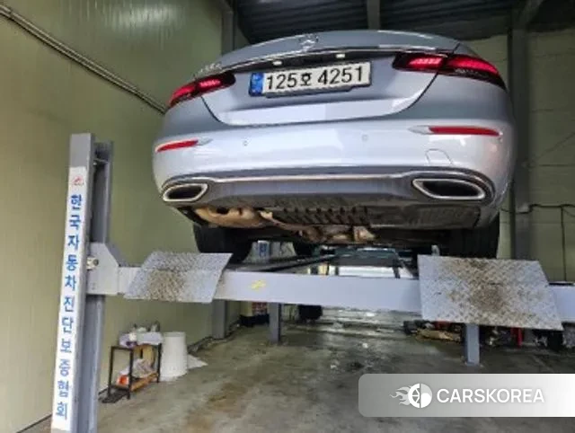 Mercedes-Benz E-Class W213 2022 Серебристо-серый из Кореи, фото 2