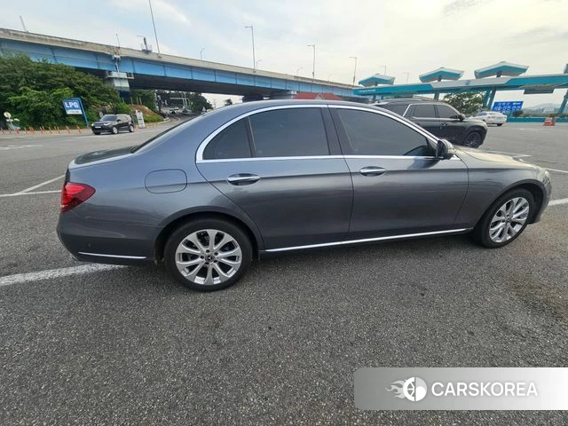 Mercedes-Benz E-Class W213 2018 Серый из Кореи, фото 2