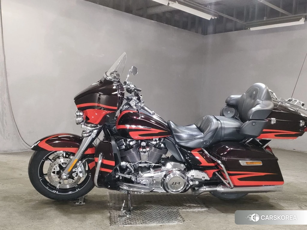 Проданный Harley-Davidson Electra Glide FLHTKSE1800 CVO 2017 из Японии